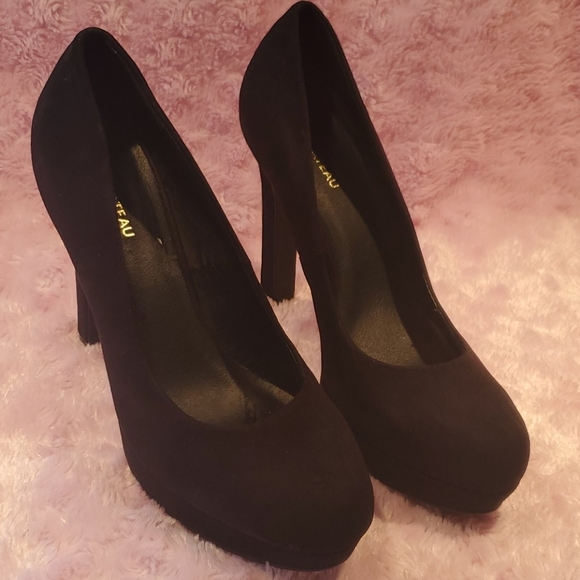 Suede high heels NWOT - Picture 1 of 3